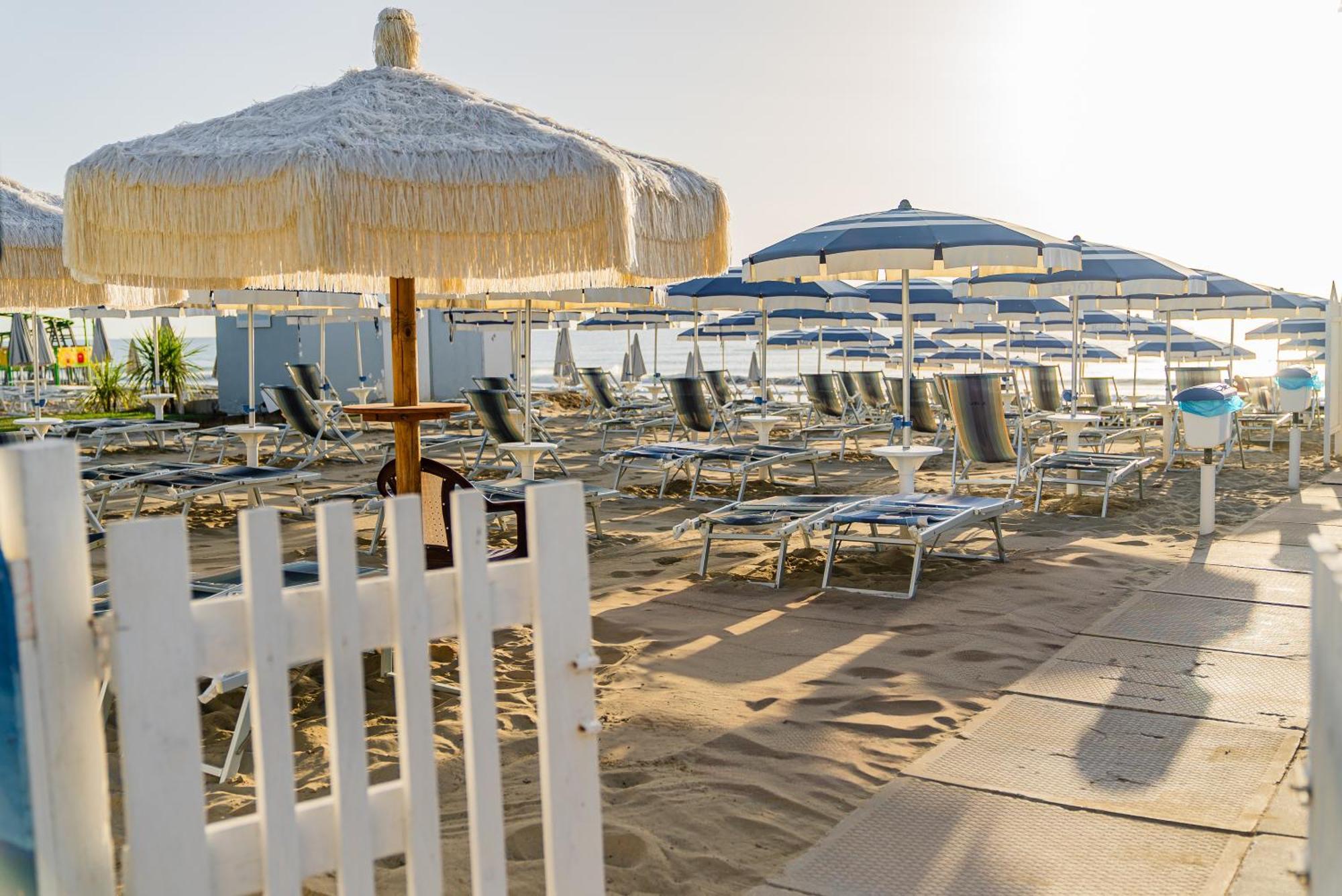 Hotel Joli Alba Adriatica Luaran gambar
